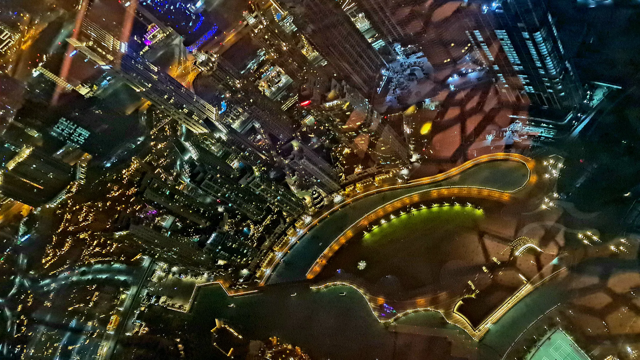 Dubai Mall и районы Downtown Dubai, вид с высоты